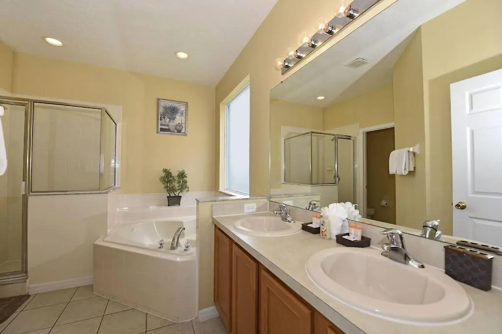Family Friendly Home, South-Facing Pool,Spa, Gated Resort Near Disney -928 Davenport Holiday home