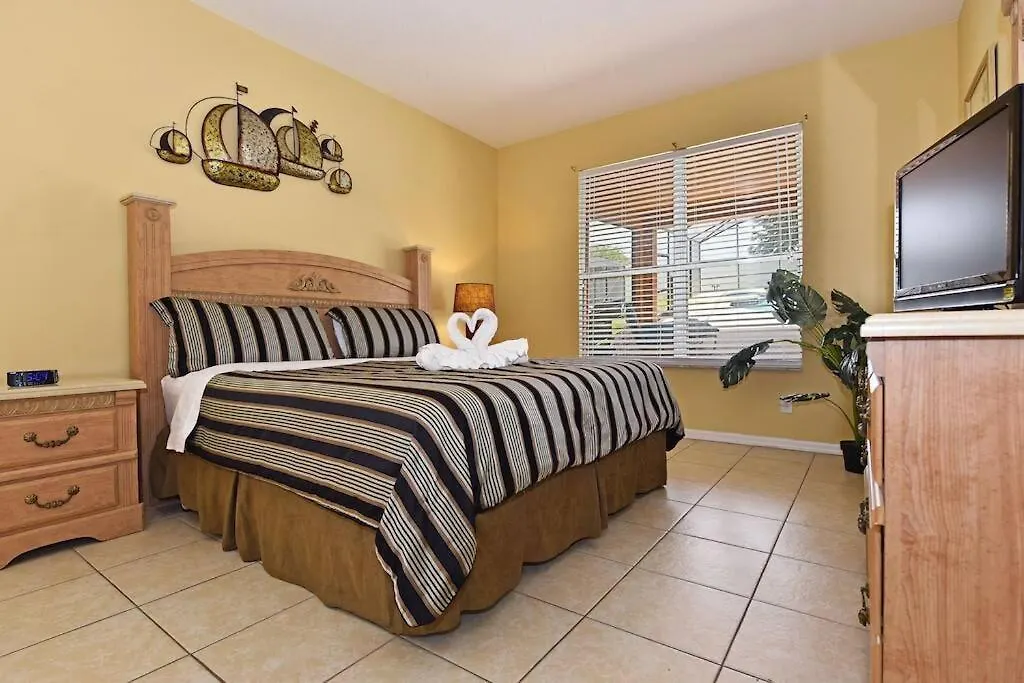 Holiday home Family Friendly Home, South-Facing Pool,Spa, Gated Resort Near Disney -928 Davenport