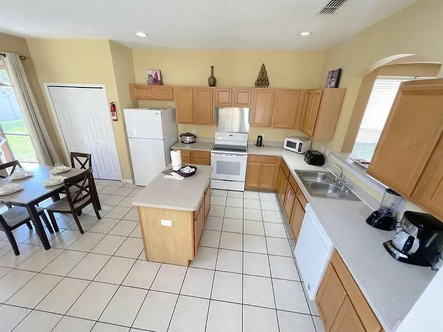 Family Friendly Home, South-Facing Pool,Spa, Gated Resort Near Disney -928 Davenport Holiday home